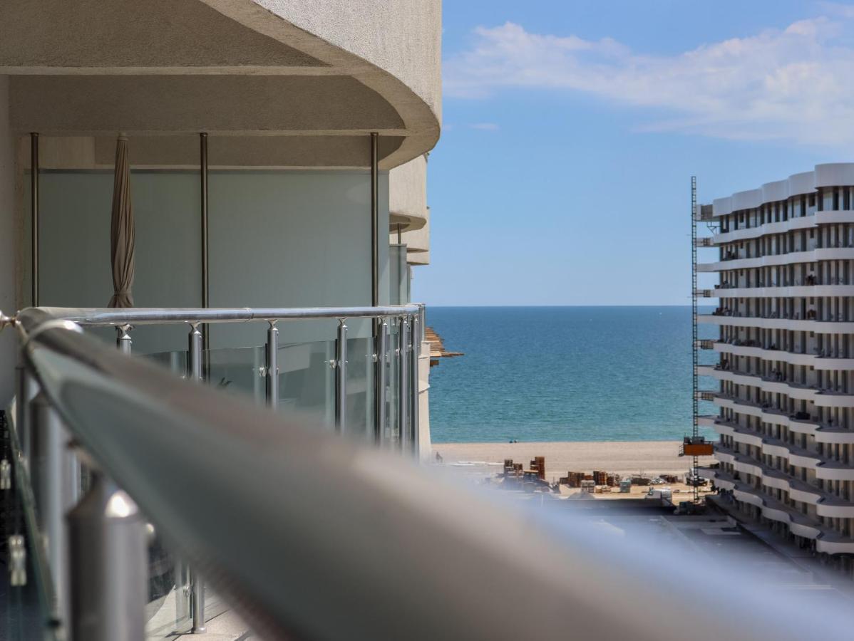 Studio Del Mar Turquoise - Bychoice Mamaia